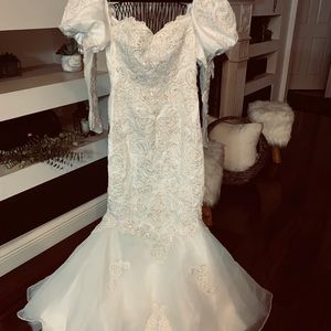 Never worn, Wedding dress